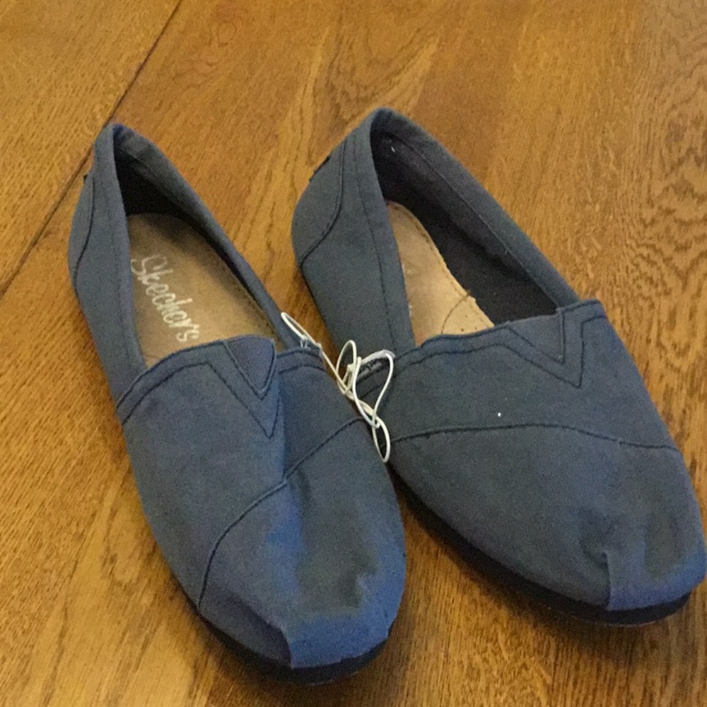 Woman’s Skechers (like Toms) blue fabric slip on shoe. Size 85. NWOT!